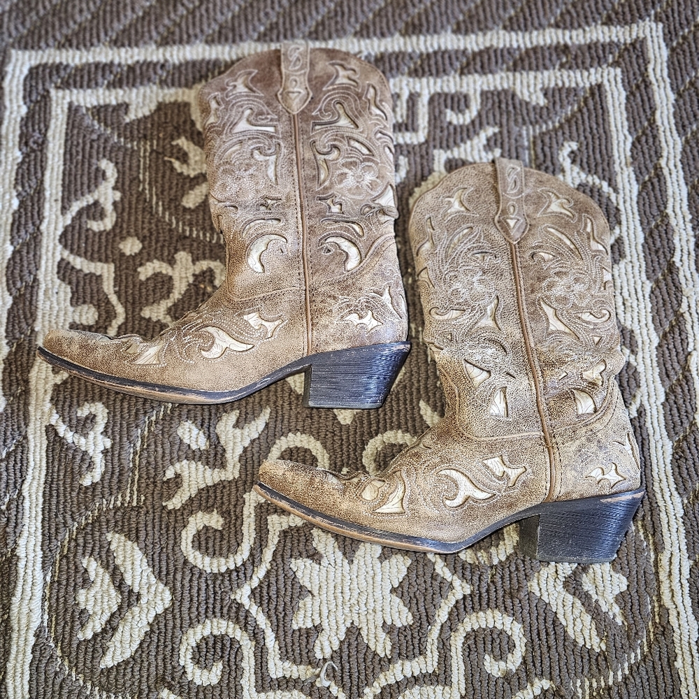 Laredo Cowboy boots - 9 - lace flower inlay